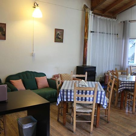 Capuralli Hotel Pedhoulas Bagian luar foto
