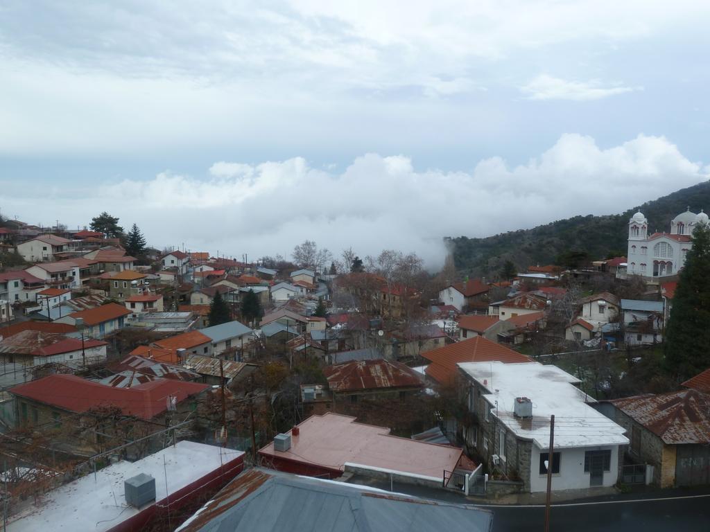 Capuralli Hotel Pedhoulas Bagian luar foto