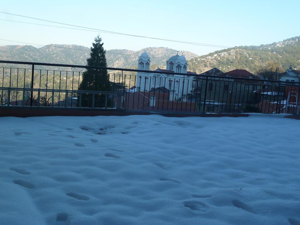 Capuralli Hotel Pedhoulas Bagian luar foto