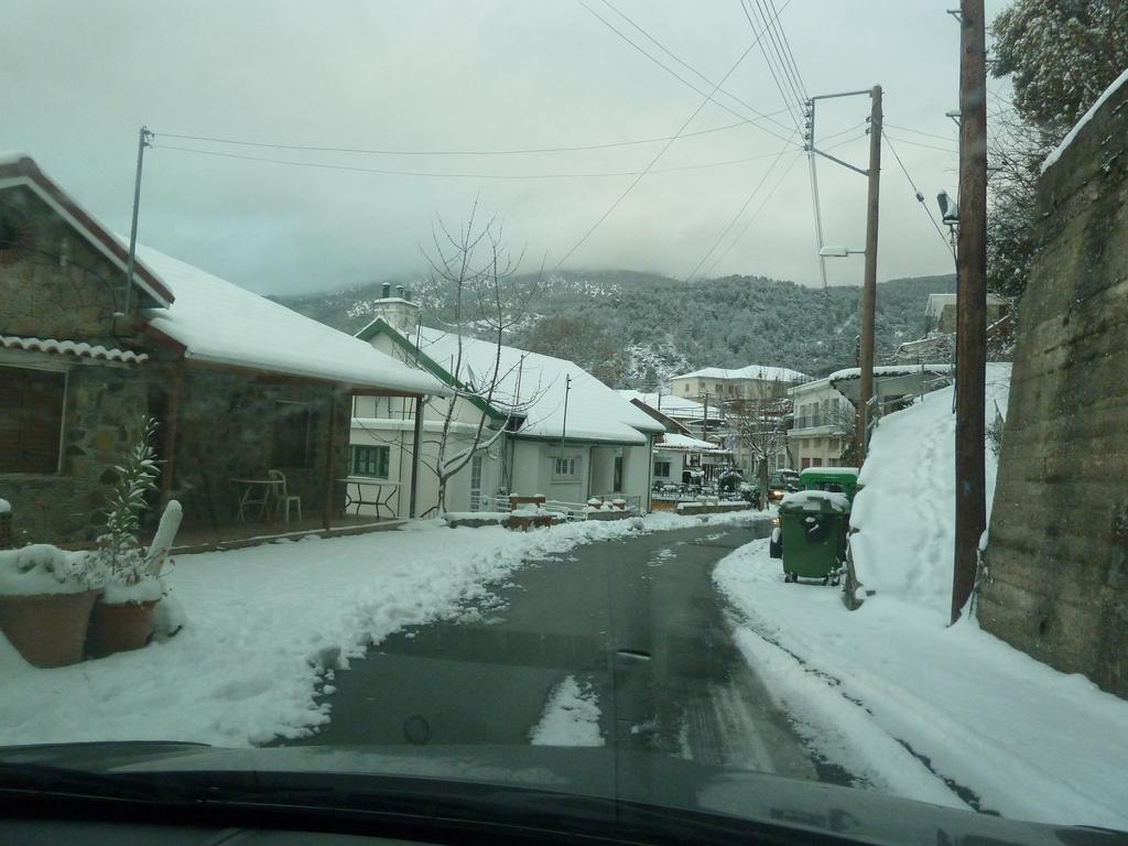 Capuralli Hotel Pedhoulas Bagian luar foto