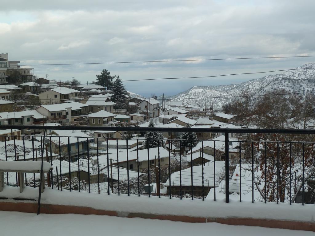 Capuralli Hotel Pedhoulas Bagian luar foto