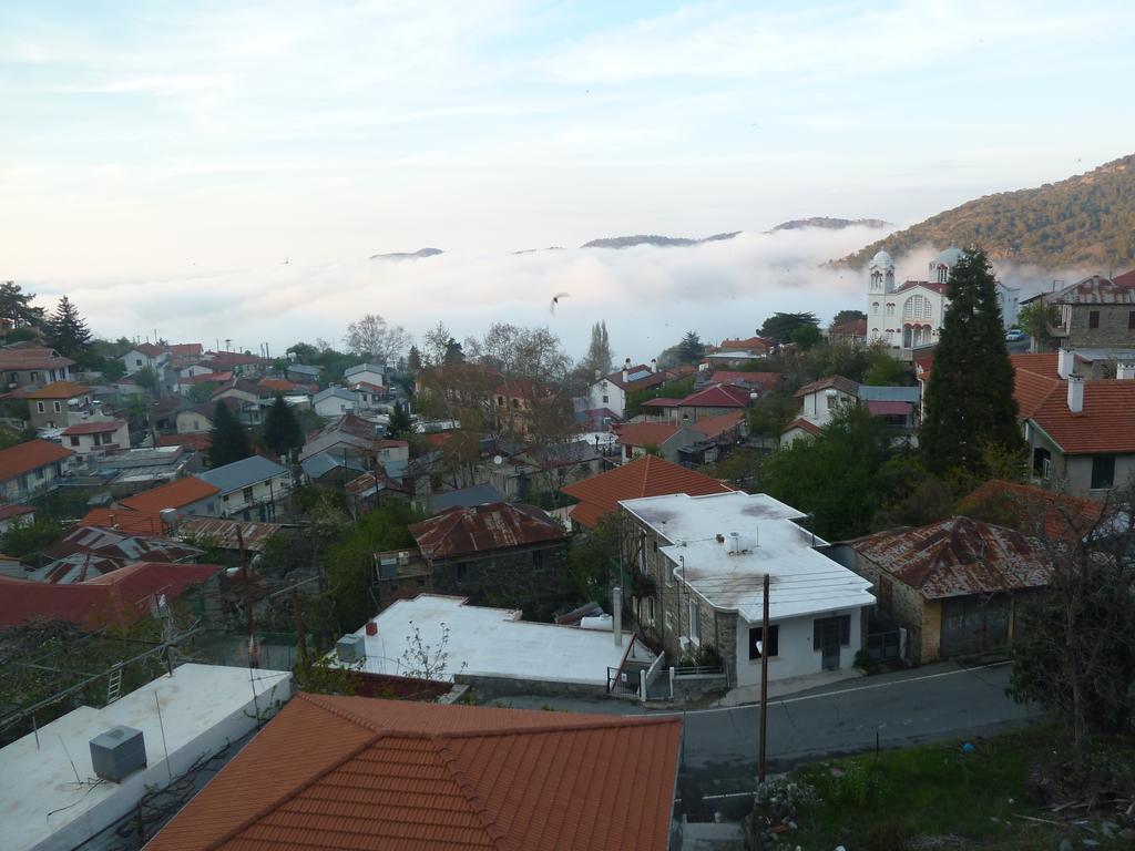 Capuralli Hotel Pedhoulas Bagian luar foto